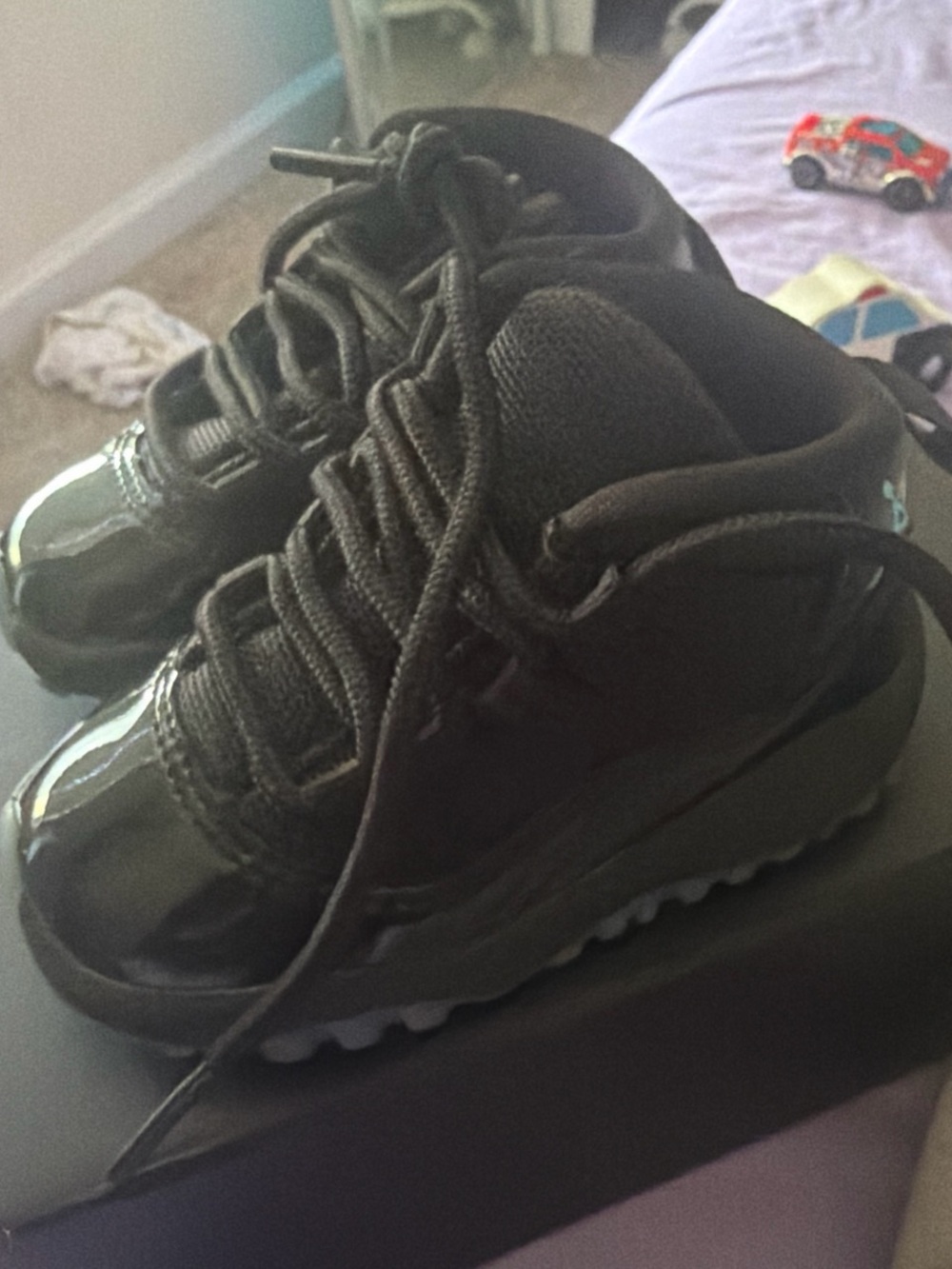 Jordan 11 retro(Toddler) - Picture 2 of 5